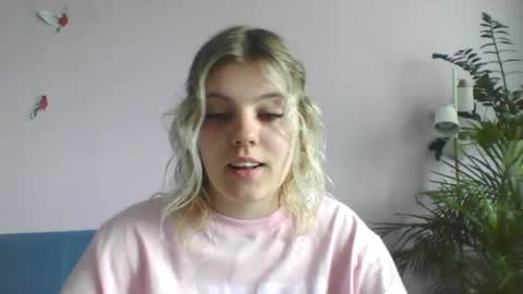 Snapshot of never_enoughh chatting on July 21, 2026, 7:00 am never_enoughh online show from July 21, 2026, 7:00 am
