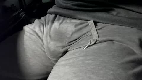 nevrsaynevr2000 online show from October 20, 2025, 5:35 pm