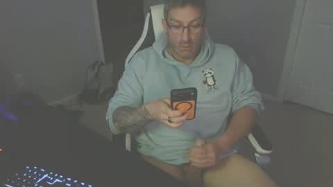 Snapshot of newevo chatting on April 19, 2026, 3:17 am newevo online show from April 19, 2026, 3:17 am