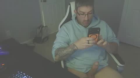 Snapshot of newevo chatting on April 19, 2026, 4:17 pm newevo online show from April 19, 2026, 4:17 pm