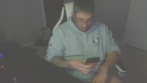 Snapshot of newevo chatting on April 20, 2026, 2:36 am newevo online show from April 20, 2026, 2:36 am