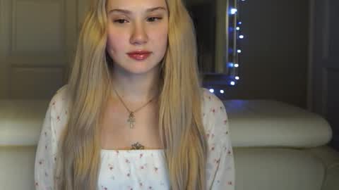 Snapshot of newkitty_18 chatting on February 21, 2026, 10:44 pm Nika online show from February 21, 2026, 10:44 pm