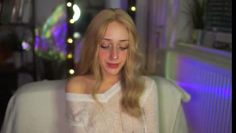 Snapshot of newkitty_18 chatting on March 8, 2026, 3:27 pm Nika online show from March 8, 2026, 3:27 pm