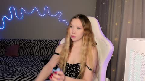 Snapshot of neyrmina chatting on January 16, 2025, 1:14 pm Mina online show from January 16, 2025, 1:14 pm