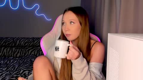 Snapshot of neyrmina chatting on September 19, 2025, 2:18 pm Mina online show from September 19, 2025, 2:18 pm