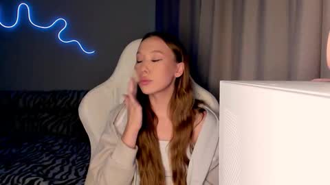 Snapshot of neyrmina chatting on October 22, 2025, 1:11 pm Mina online show from October 22, 2025, 1:11 pm