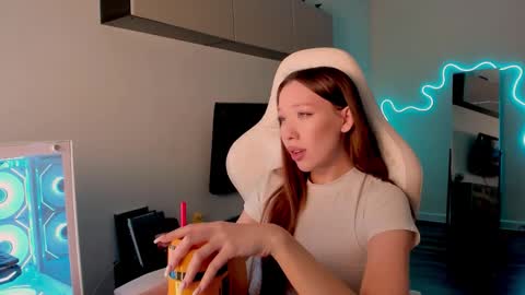 Mina online show from March 4, 2026, 7:25 am