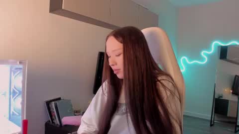 Mina online show from June 26, 2026, 7:57 am