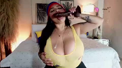 Snapshot of neytiri_moon chatting on July 3, 2026, 12:11 pm Sandra online show from July 3, 2026, 12:11 pm