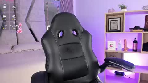 nezukoo_1 online show from July 4, 2026, 9:43 pm