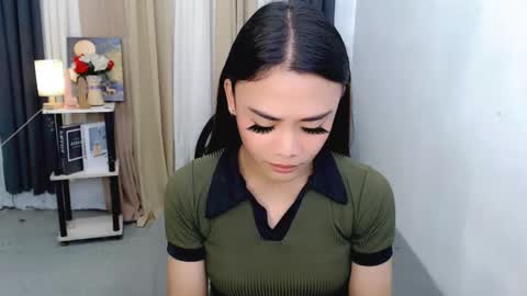 hottie nicole online show from December 3, 2025, 12:51 am