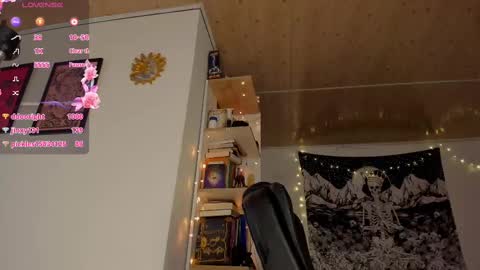 Snapshot of nia_blaze chatting on February 18, 2025, 11:30 pm Nia online show from February 18, 2025, 11:30 pm