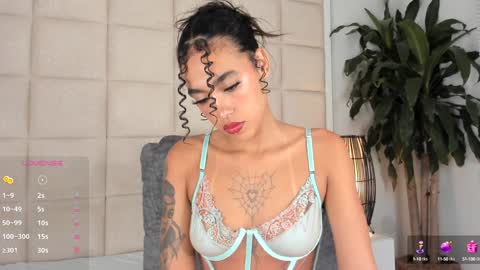 Nia online show from January 25, 2025, 2:03 pm