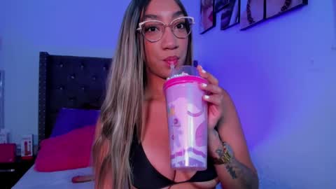 Nia online show from April 8, 2026, 9:59 pm