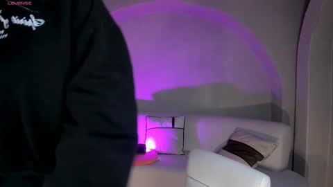 SQUIRTER DOLL    online show from October 27, 2025, 11:36 am