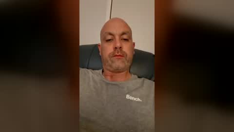 Snapshot of niallob chatting on August 3, 2026, 12:53 am niallob online show from August 3, 2026, 12:53 am