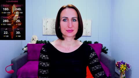 niasmithh online show from December 17, 2024, 1:38 pm