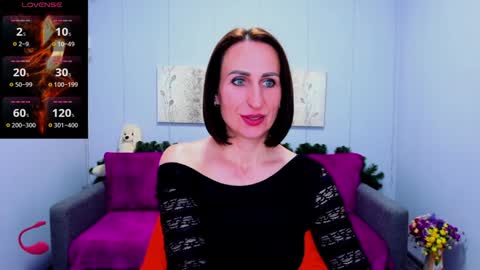 niasmithh online show from December 17, 2024, 6:53 pm