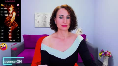 niasmithh online show from November 5, 2025, 1:55 pm