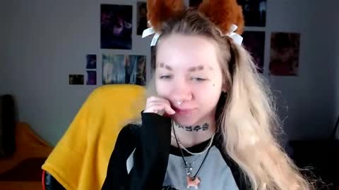 nica_kawaii online show from April 27, 2026, 6:22 am