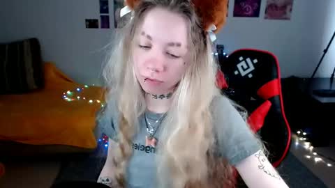 nica_kawaii online show from April 28, 2026, 7:35 am