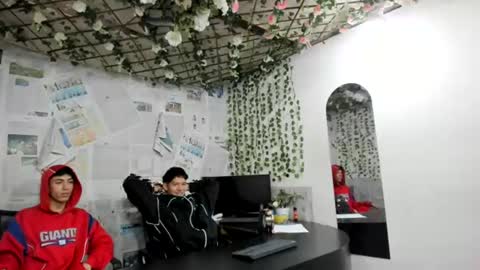 Snapshot of nice_boys11 chatting on June 28, 2026, 1:06 pm nice_boys11 online show from June 28, 2026, 1:06 pm