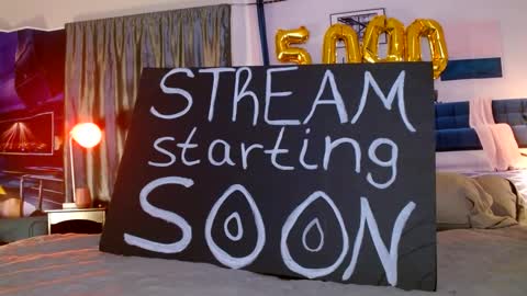 NICE AND SAVVY online show from October 5, 2025, 4:44 am