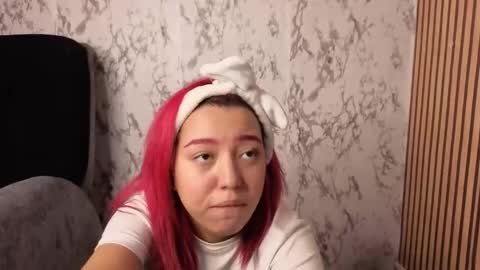 Michell  online show from November 30, 2025, 4:49 am