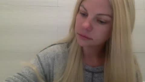 Snapshot of nicecolddrink2 chatting on October 29, 2025, 11:01 am Amber online show from October 29, 2025, 11:01 am