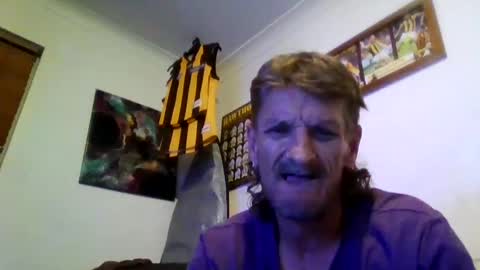 Snapshot of niceozziecockxxx chatting on January 10, 2025, 8:04 pm Sexiishaine online show from January 10, 2025, 8:04 pm