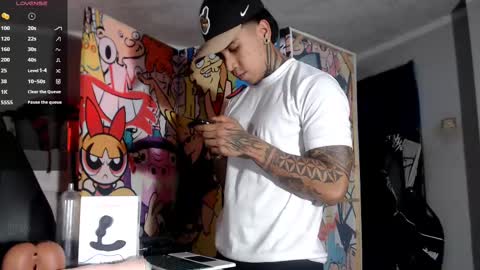 Snapshot of nickhot0609 chatting on February 12, 2025, 9:43 pm Nickhot0609 online show from February 12, 2025, 9:43 pm