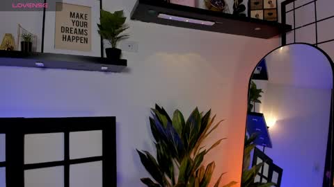 nickie_reed_ online show from April 23, 2026, 10:12 pm