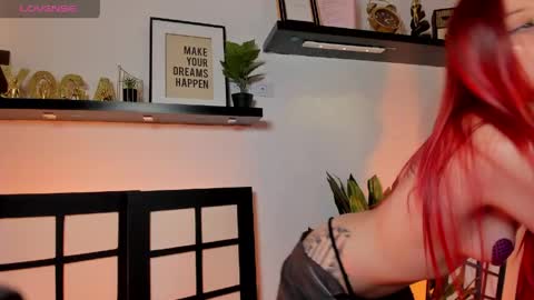 nickie_reed_ online show from April 24, 2026, 10:12 pm