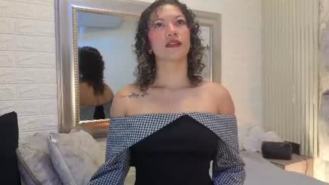 nickollsaenz online show from July 5, 2026, 11:01 pm