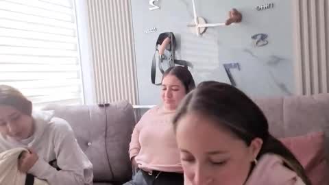 nicky_as online show from December 16, 2025, 2:22 pm