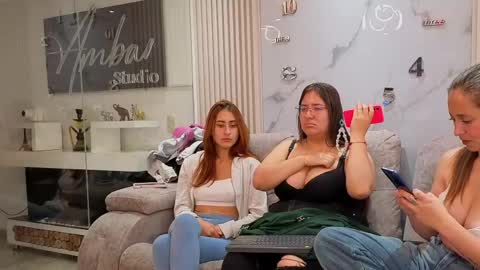 nicky_as online show from May 1, 2026, 1:37 pm