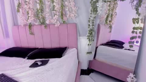 nicky_bonny18 online show from February 16, 2026, 12:23 pm