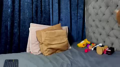 Snapshot of nicky_brown1 chatting on December 3, 2024, 7:00 pm Nicky Brown online show from December 3, 2024, 7:00 pm