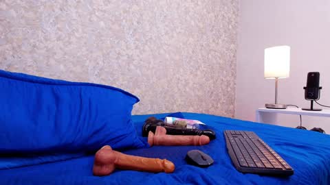 Snapshot of nicol_ferrer chatting on February 8, 2025, 1:22 am Nicol online show from February 8, 2025, 1:22 am