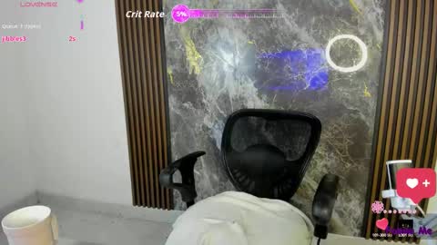 Nicol sanchez online show from October 1, 2025, 11:00 pm