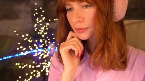 Nicol Moonn online show from December 19, 2025, 6:42 am