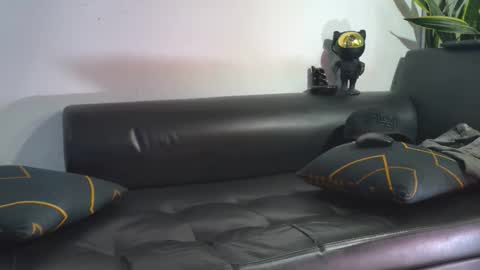 Snapshot of nicolas_veiny chatting on November 19, 2025, 8:53 pm Nicolas online show from November 19, 2025, 8:53 pm