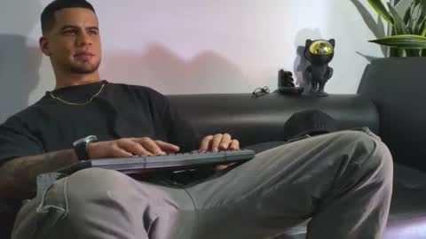 Snapshot of nicolas_veiny chatting on November 26, 2025, 3:40 am Nicolas online show from November 26, 2025, 3:40 am