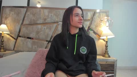 Snapshot of nicole_bonnet chatting on December 23, 2024, 4:33 am nicole online show from December 23, 2024, 4:33 am