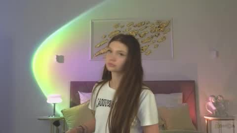 Nicole online show from October 20, 2025, 9:04 pm