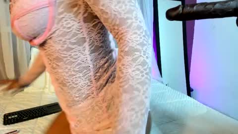 nicole_brown1126 online show from April 28, 2026, 7:46 am