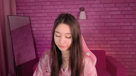 Nicole online show from May 4, 2026, 1:01 am