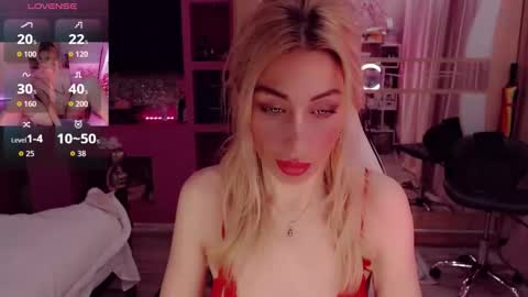 Snapshot of nicole_g0ld_ chatting on November 2, 2025, 8:11 pm Nicole online show from November 2, 2025, 8:11 pm