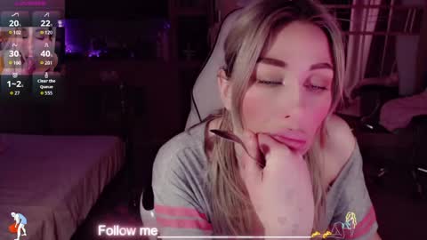 Snapshot of nicole_g0ld_ chatting on April 5, 2026, 1:36 am Nicole online show from April 5, 2026, 1:36 am