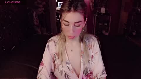 Snapshot of nicole_g0ld_ chatting on April 12, 2026, 7:52 pm Nicole online show from April 12, 2026, 7:52 pm